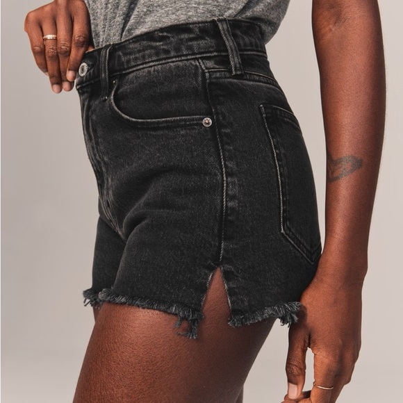 Abercrombie High Rise Mom Short - Picture 4 of 9